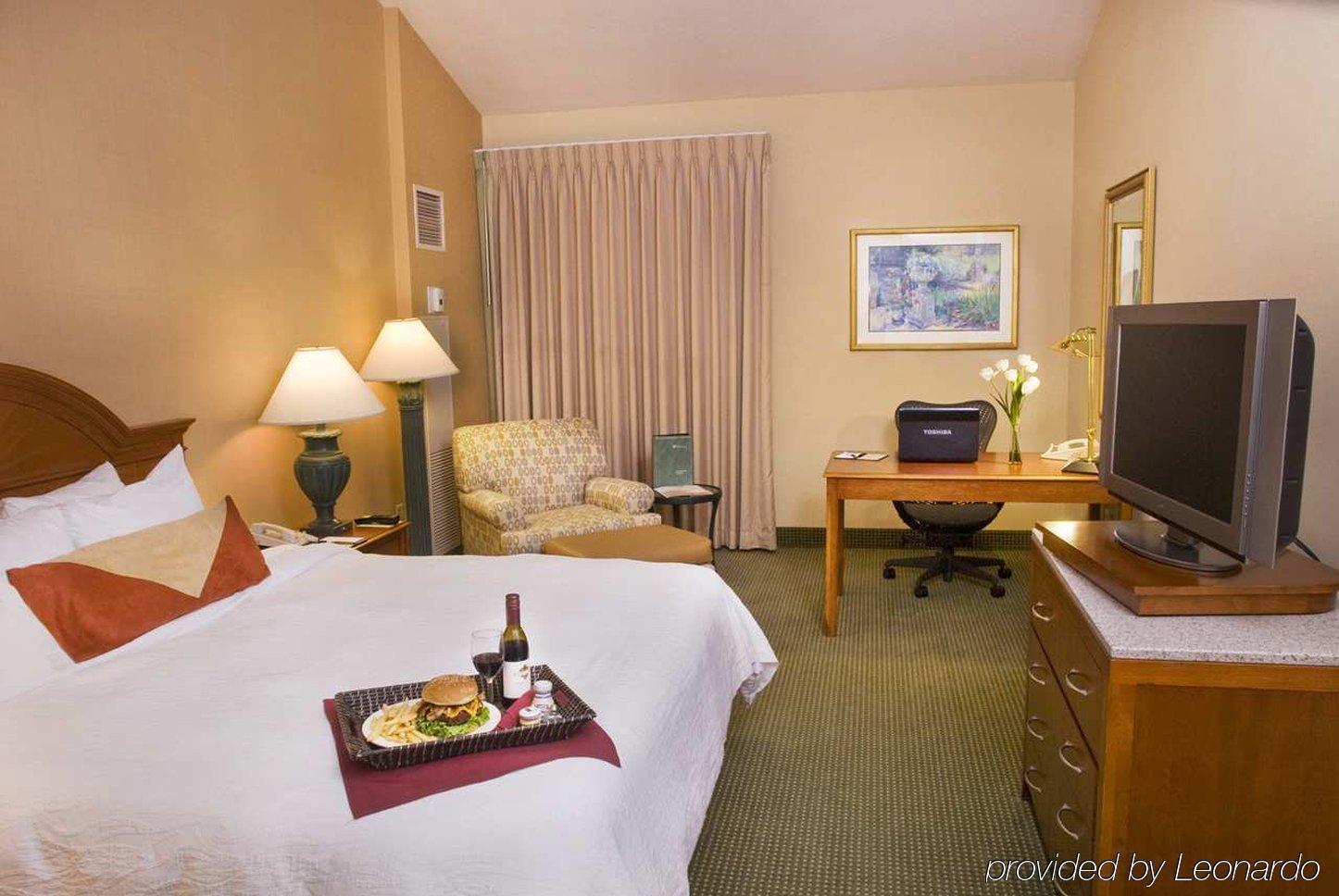 Hilton Garden Inn Cupertino Bilik gambar